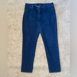 Stretch body hugging skinny fitted jeans